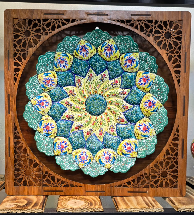 بشقاب میناکاری دیوارکوب ۳۰ سانتی