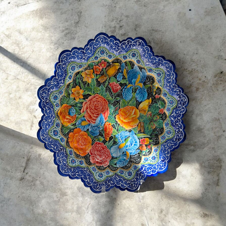 بشقاب گل و مرغ پرداز روی مس