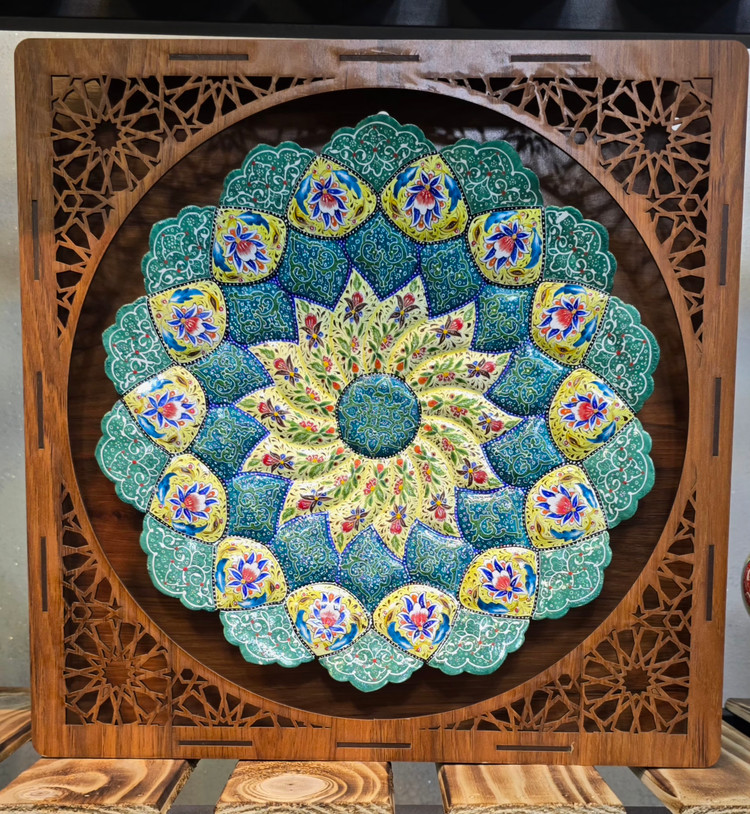 بشقاب میناکاری دیوارکوب ۳۰ سانتی